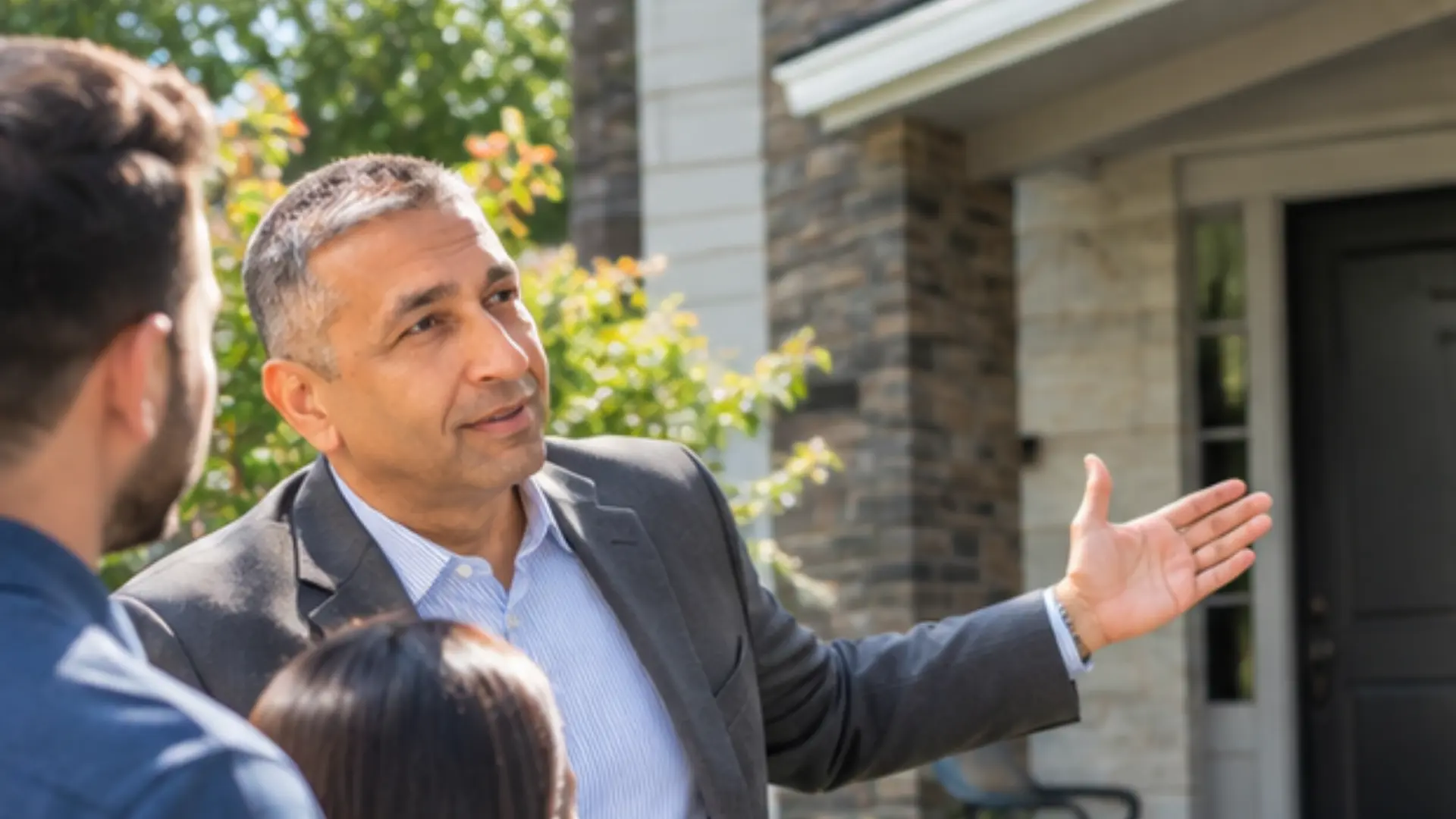 Pranav Sahai discussing mortgage options with homebuyers